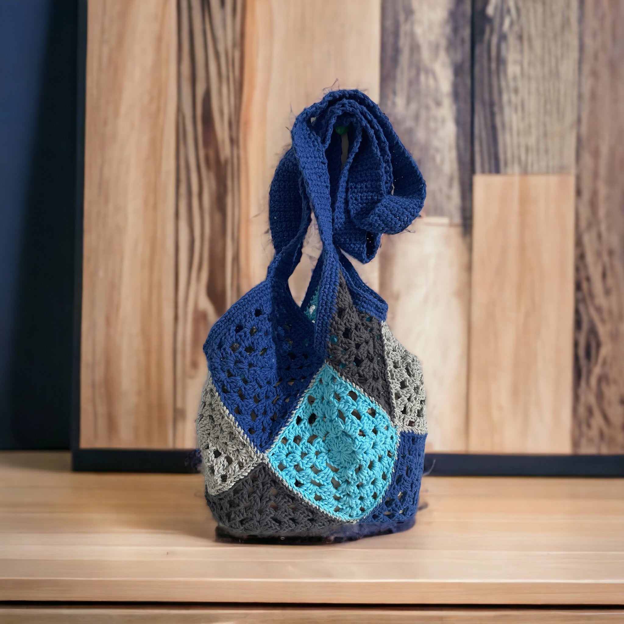 BOLSO DISEÑO GRANNY HECHO A MANO