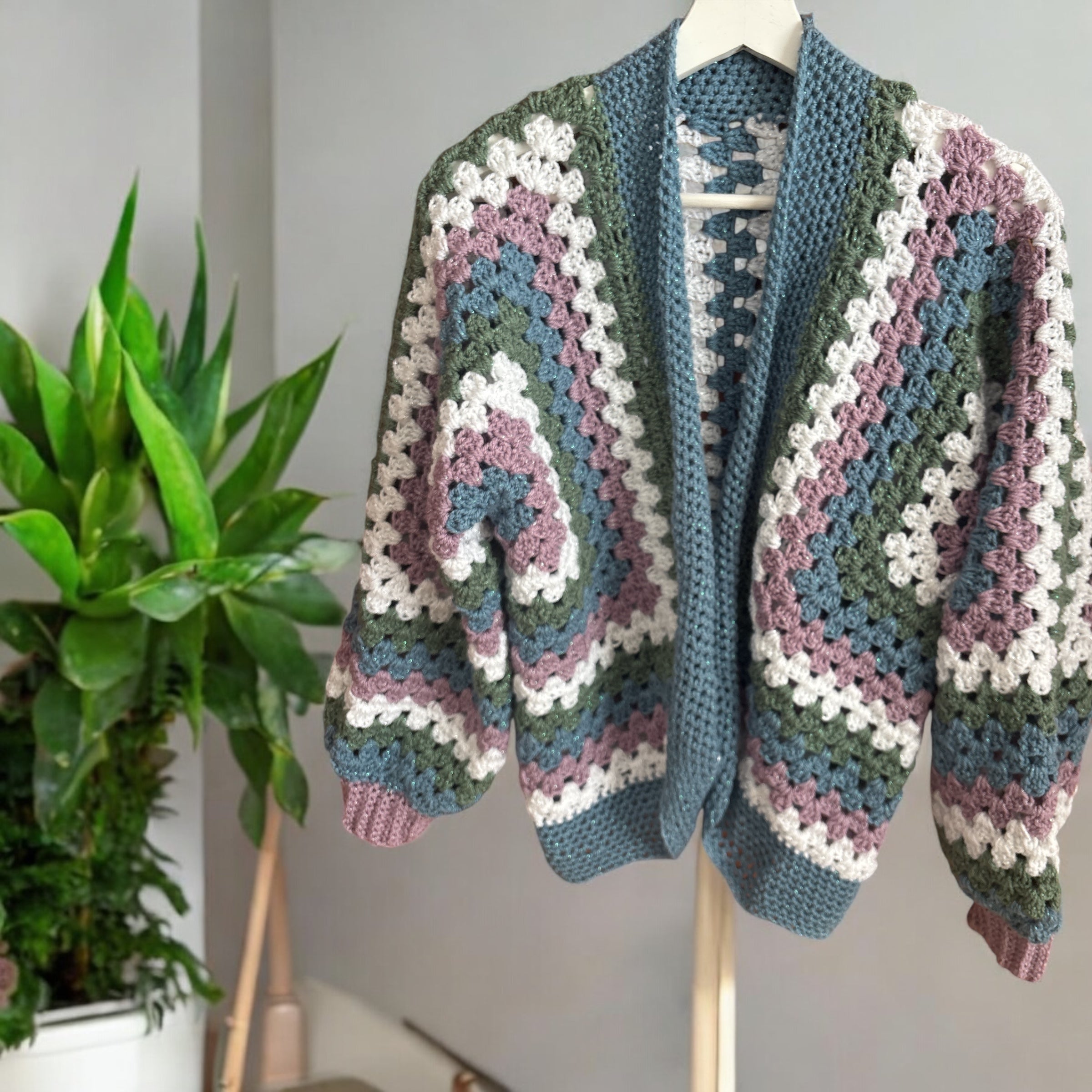 Chaqueta Crochet Granny Square Azul y Malva