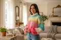 Suéter Crochet Cropped Pastel Arcoíris Cuello Alto