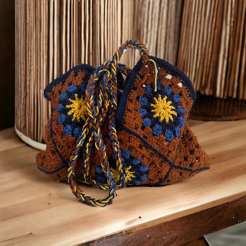 Bolso Crochet Granny Square Marrón y Azul Asa Trenzada