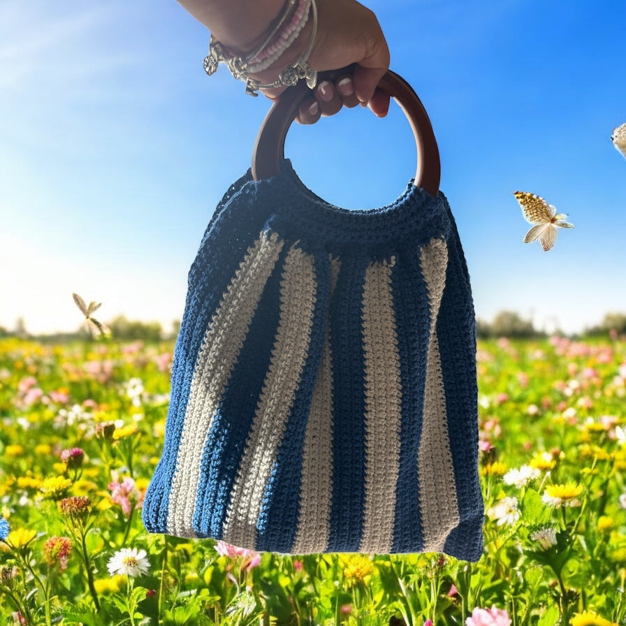 BOLSO TEJIDO A CROCHET DE RAYAS AZUL Y BLANCO