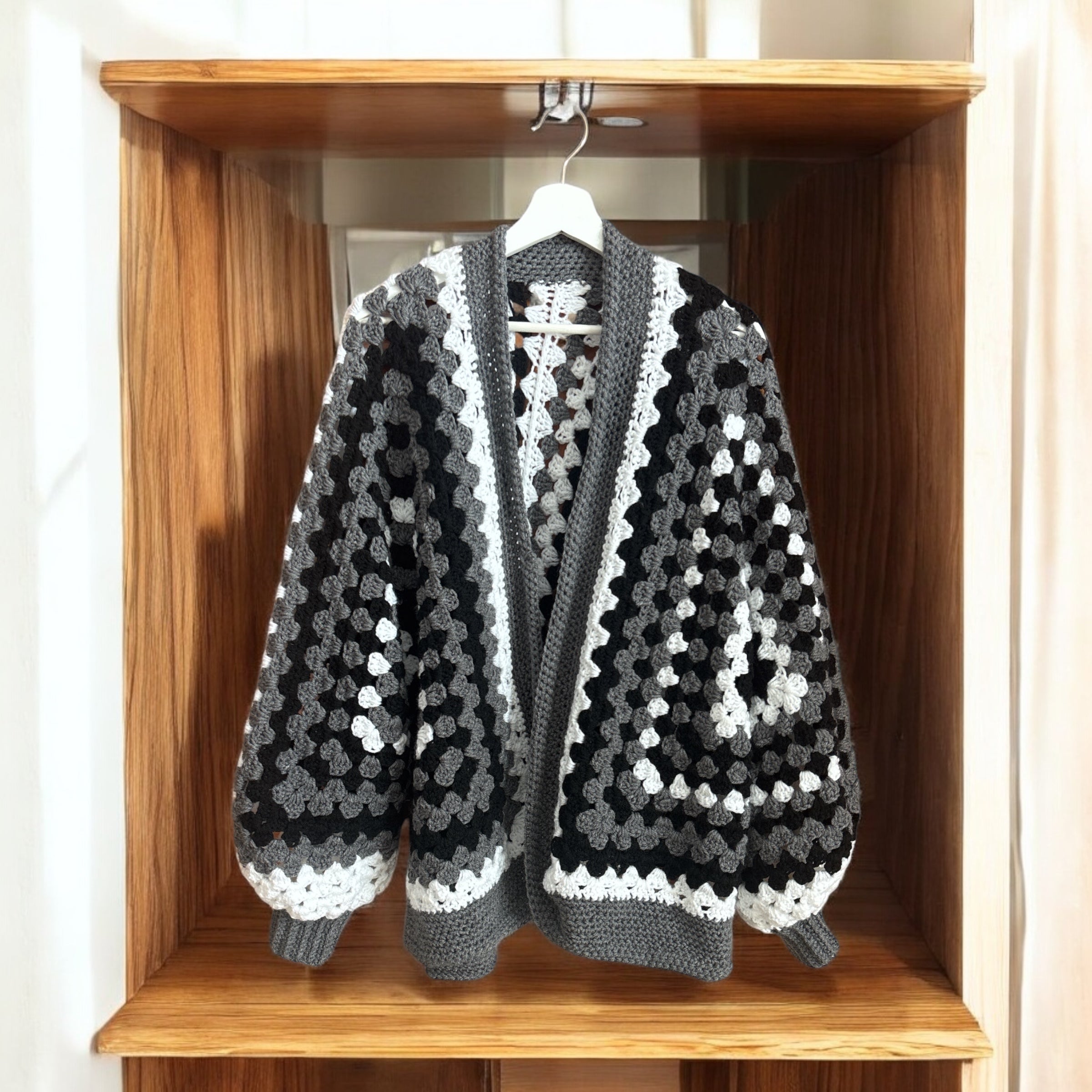 Chaqueta Crochet Granny Square Monocromática