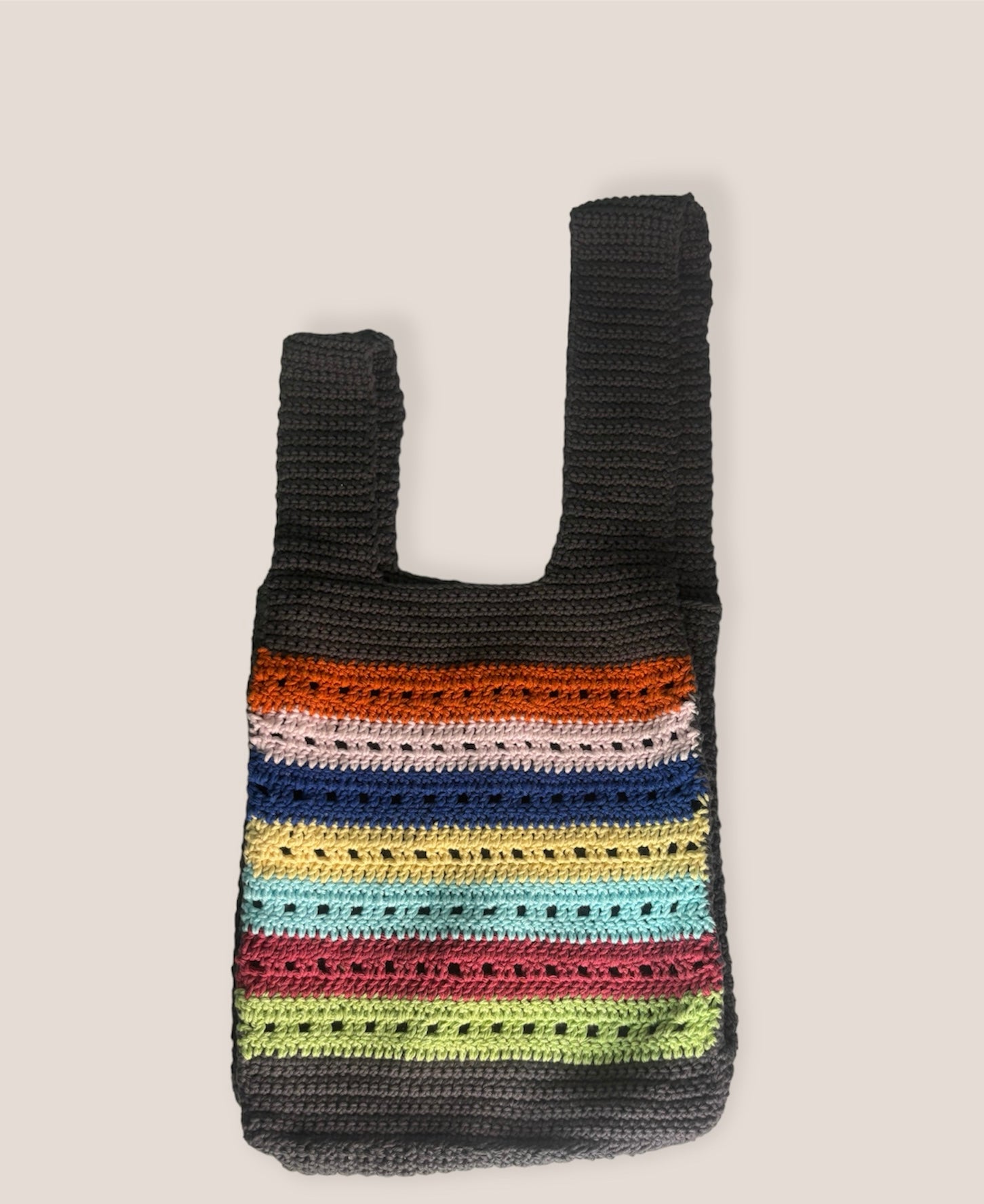 BOLSO TEJIDO A CROCHET BASE GRIS CON COLORINES
