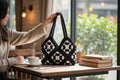 Bolso Hombro Crochet Granny Square Negro con Flores