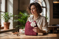 Bolso Mano Crochet Burgundy Flor Crema Anillo Dorado