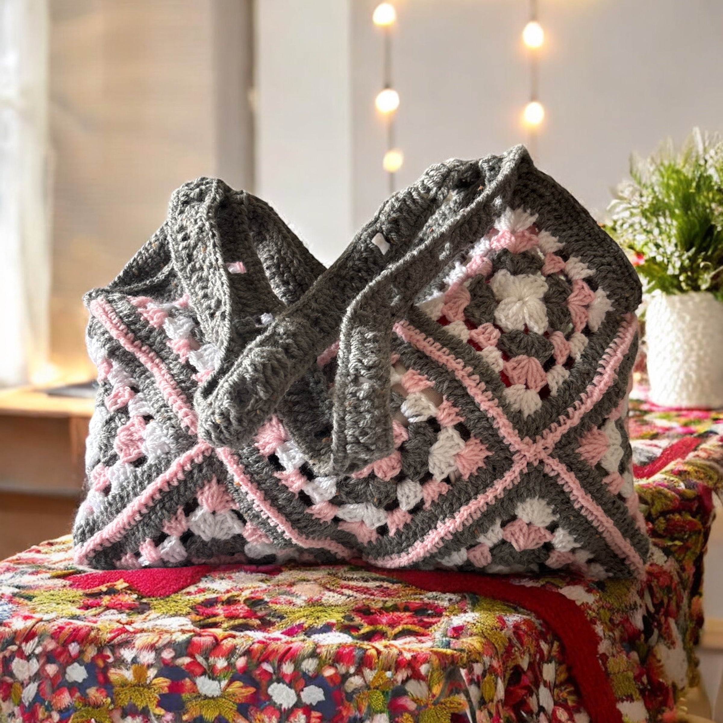 Bolso Mano Crochet Granny Square Gris y Rosa