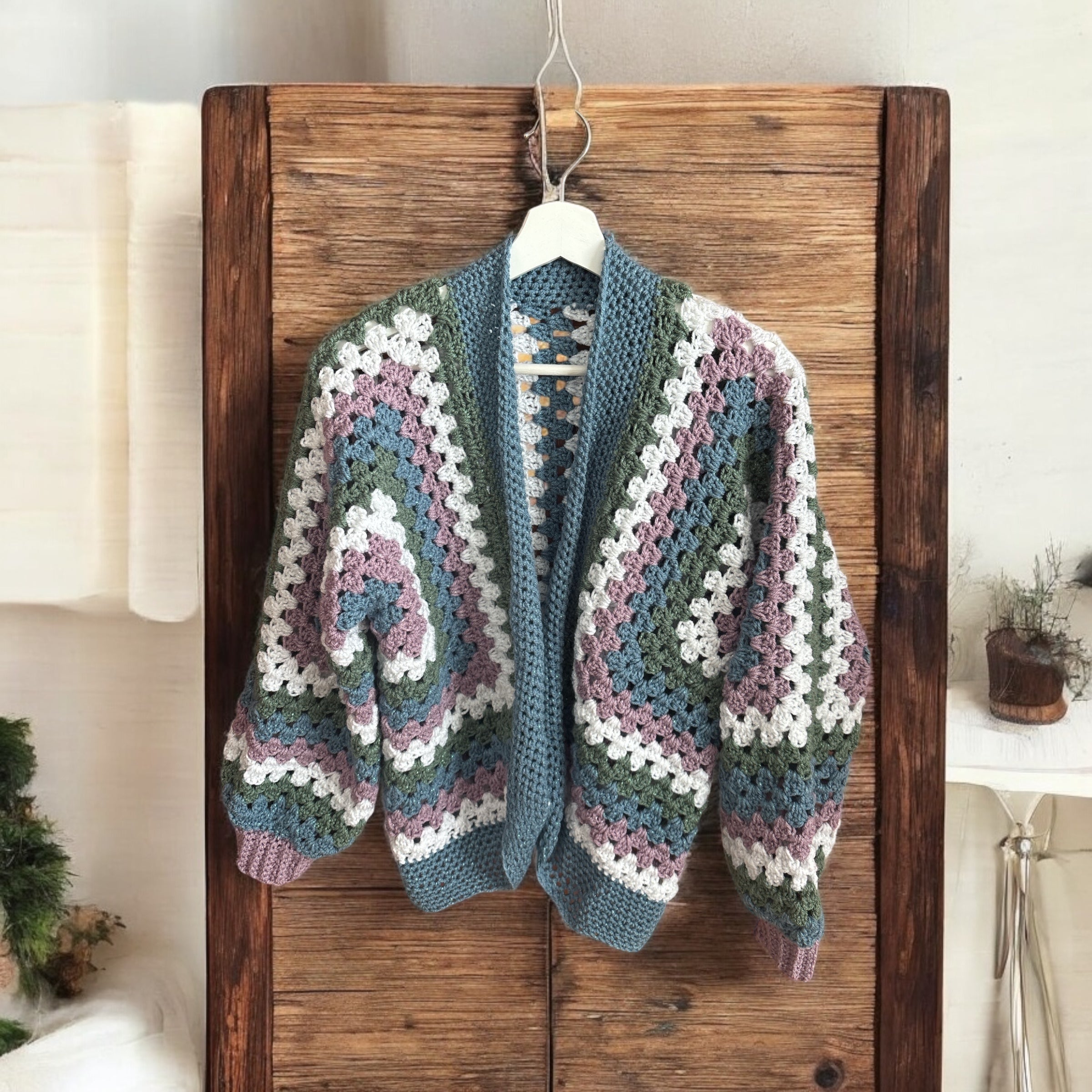 Chaqueta Crochet Granny Square Azul y Malva