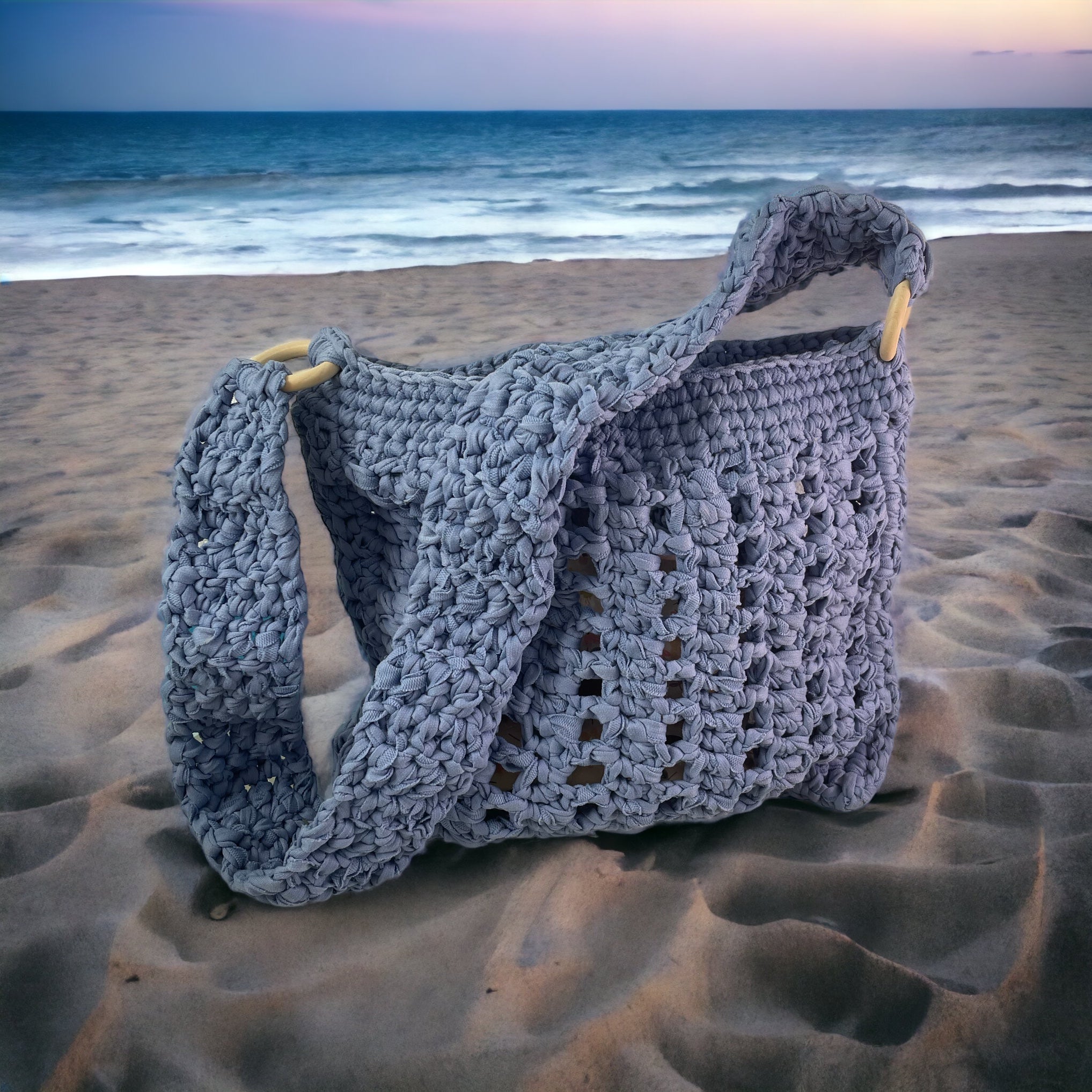 BOLSO DE TRAPILLO LILA TEJIDO A CROCHET