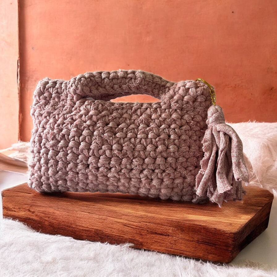 BOLSO DE TRAPILLO TEJIDO A CROCHET