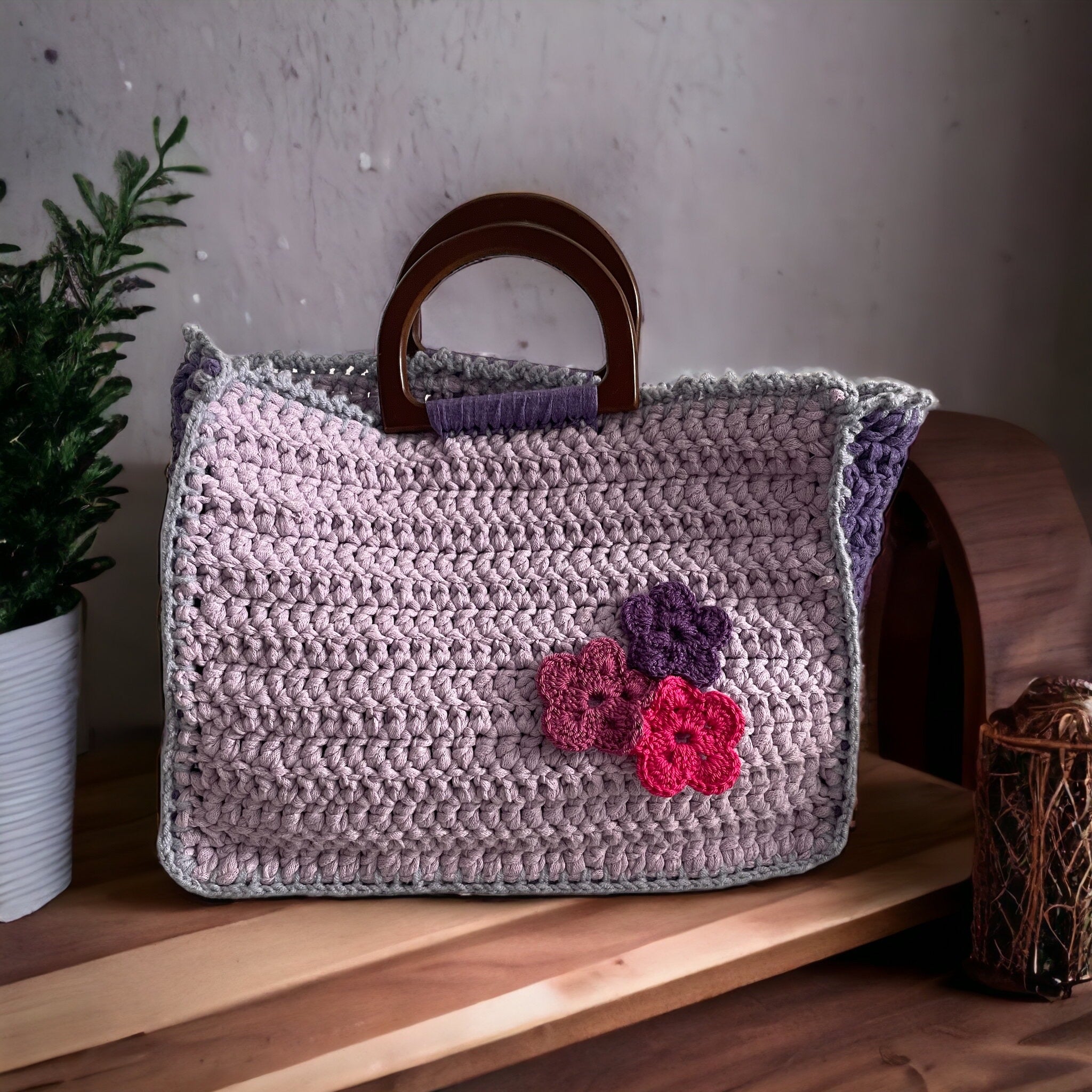 BOLSO TEJIDO A CROCHET CON ASAS DE ACRILICO