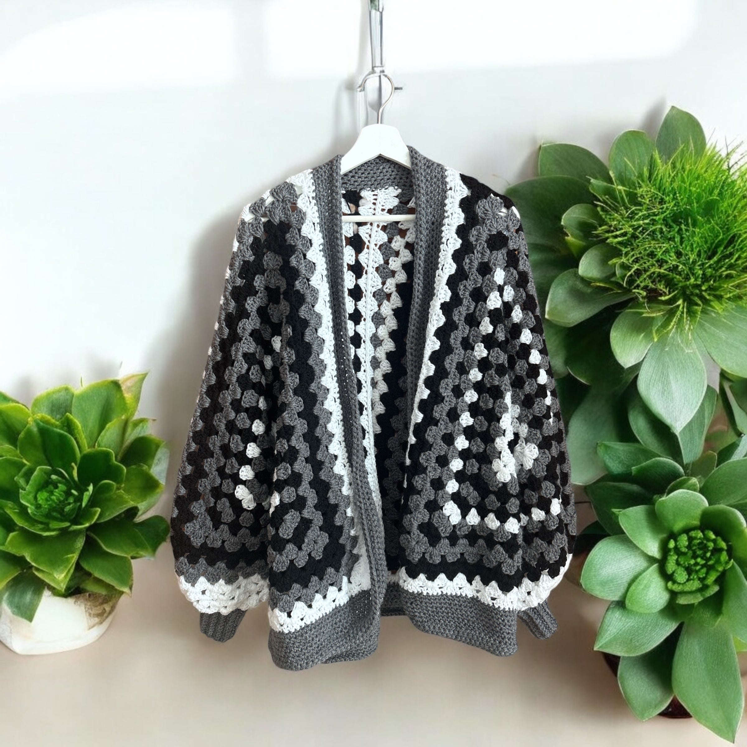 Chaqueta Crochet Granny Square Monocromática
