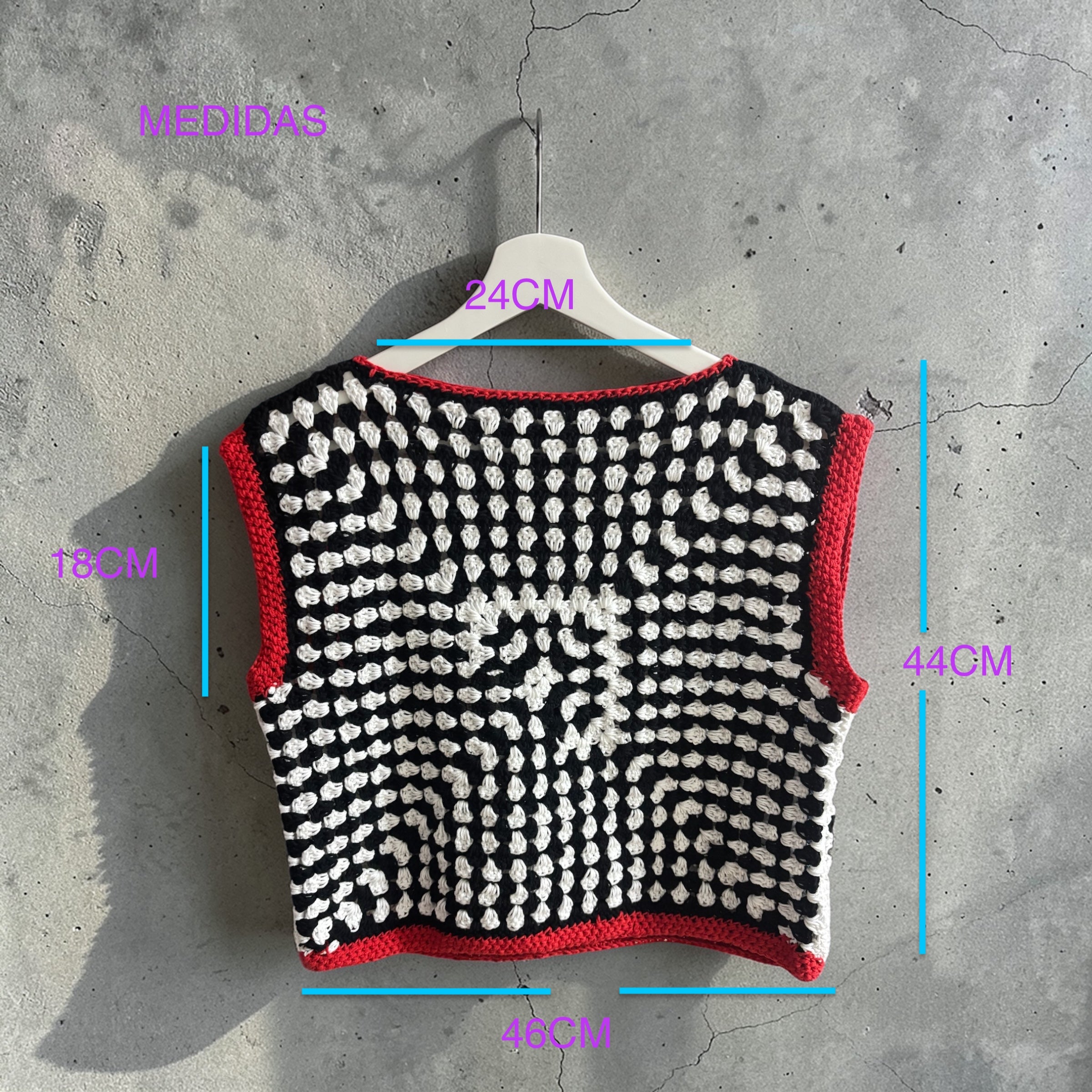 Top Crochet Granny B&W Bordes Rojos
