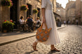 Bolso tejido a crochet estilo granny color naranja y tono claro