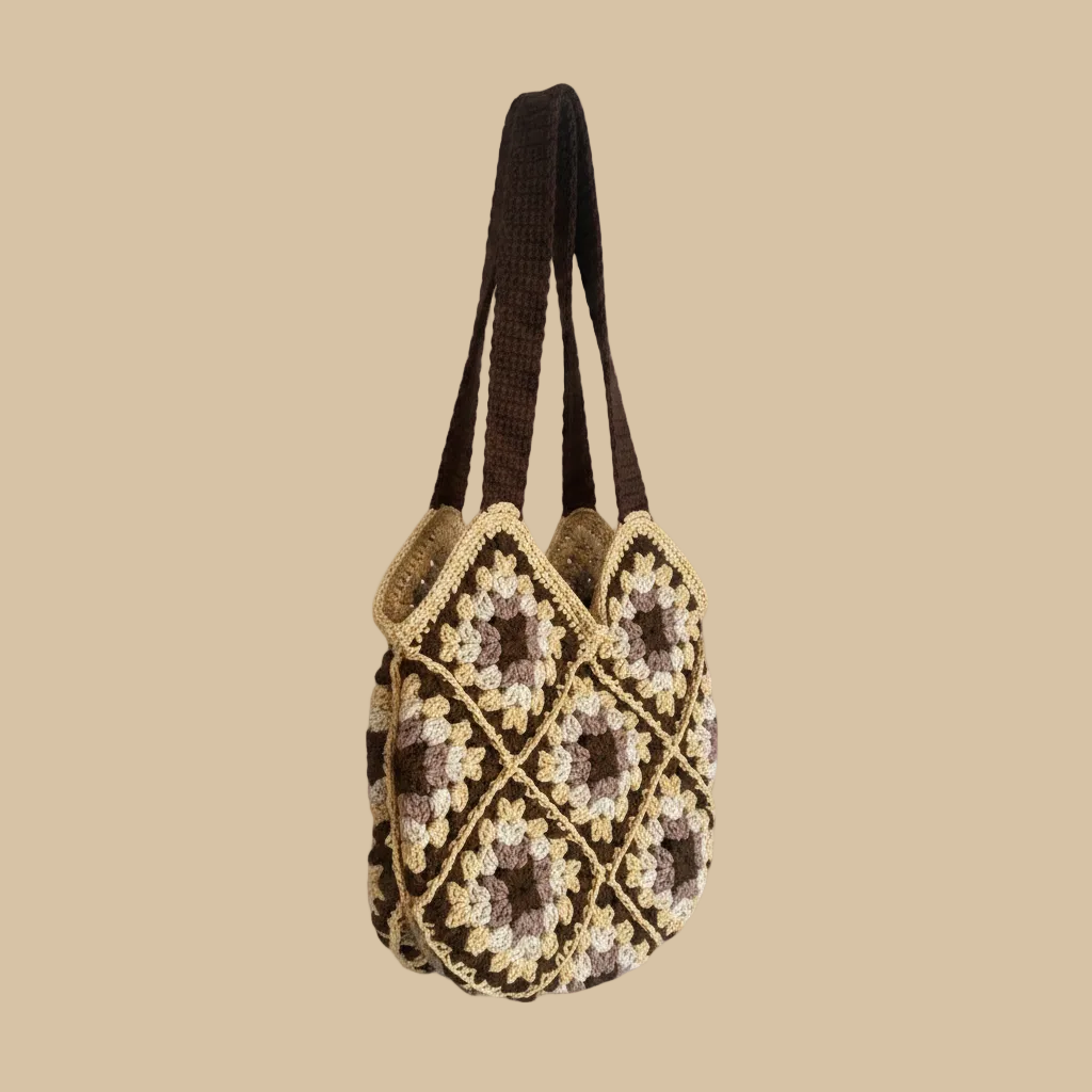 Bolso crochet marrón girado a la izquierda