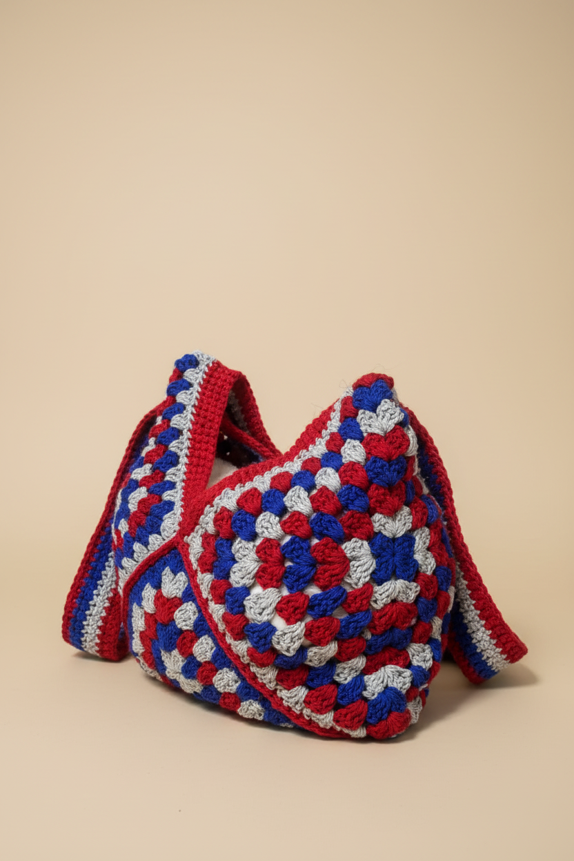 Bolso crochet - ángulo 3/4 fondo beige