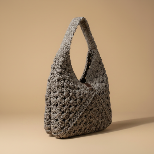 Crochet bag turned to the left