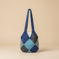 Crochet Tote Bag Azul – Fondo Beige